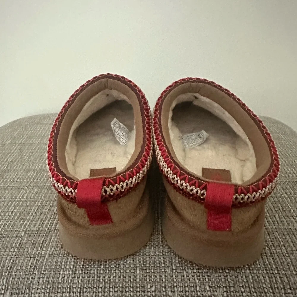UGG big kids Chestnut Suede Slip-On Clogs with Red Accent